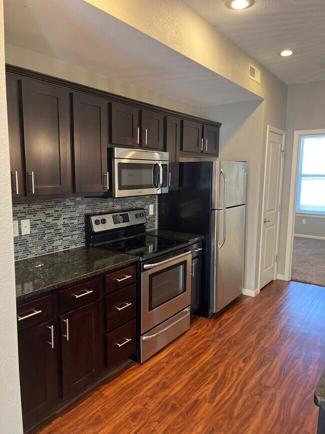 Foto del edificio - 2 BEDROOM 2 BATH GREAT LOCATION