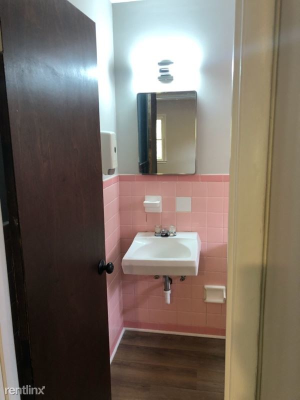 Foto del edificio - 112 Clinton Springs Ave