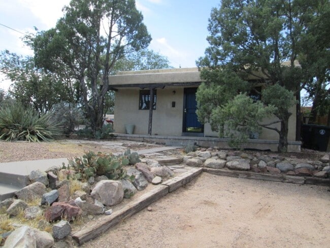 Building Photo - 1201 Princeton Dr NE