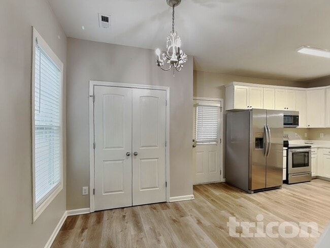 Building Photo - 1218 Azalea Dr