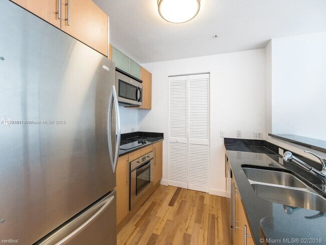 Building Photo - 2 br, 2 bath Condo - 300 S Biscayne Blvd A...