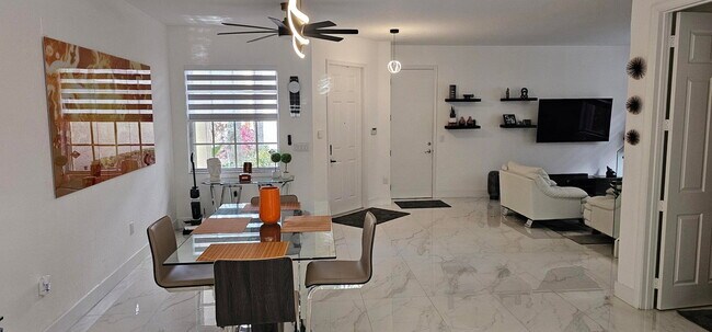 Foto del edificio - 10435 Yarrow Dr