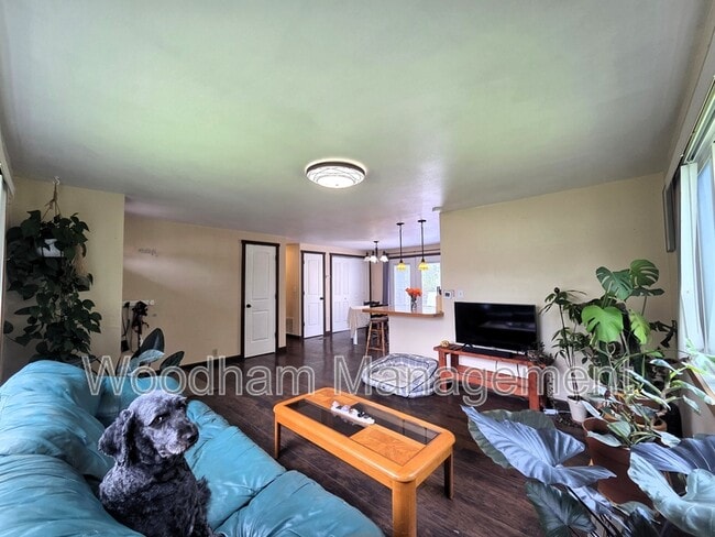 Building Photo - 630 Springhill Ln