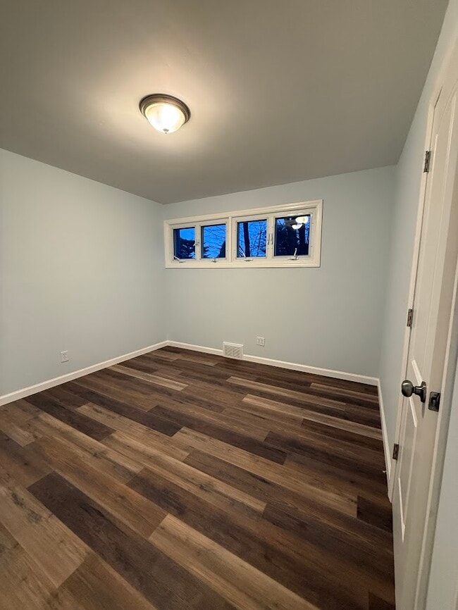 Foto del edificio - 130 Tunison Rd