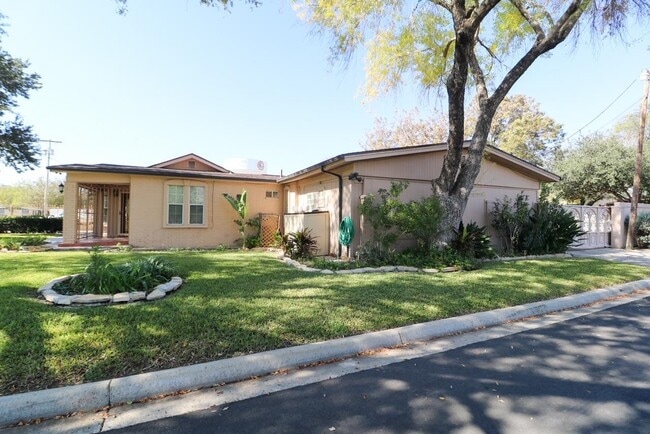 Foto del edificio - 2420 E Stewart St