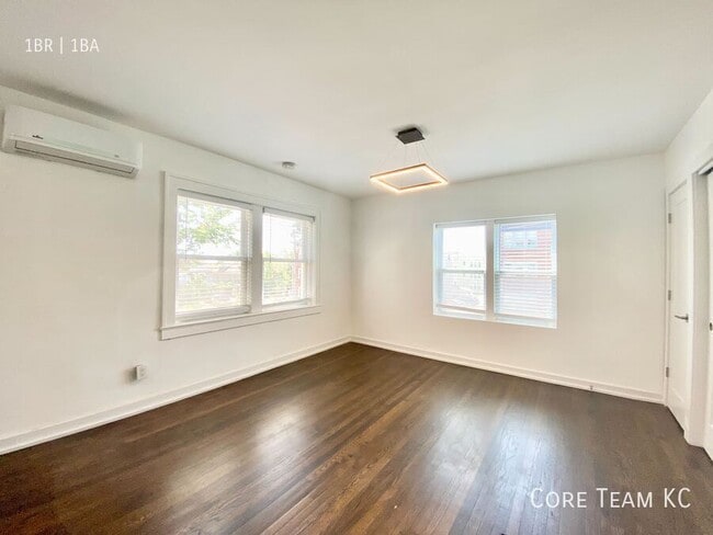 Building Photo - 110 E 40th St