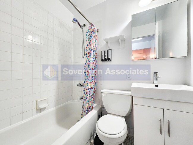 Foto del edificio - 169 E 102nd St
