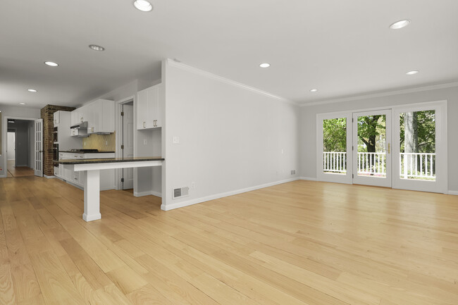 Building Photo - 355 North Street
