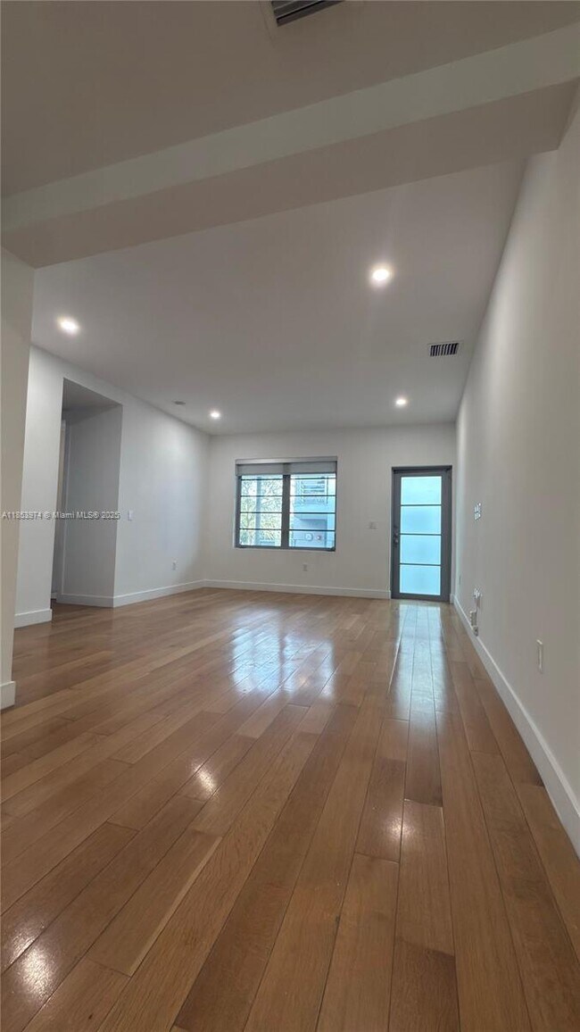 Foto del edificio - 2021 Meridian Ave