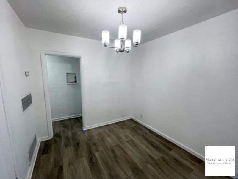 Primary Photo - REMODELED TOP FLOOR 2BR/1BA IN SMALL AND Q...