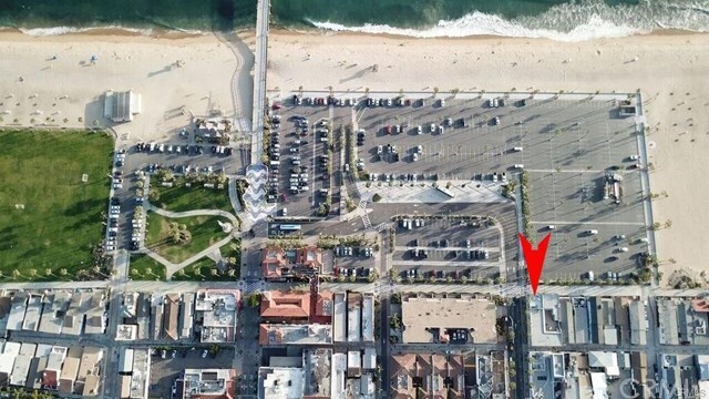 Building Photo - 514 E Oceanfront