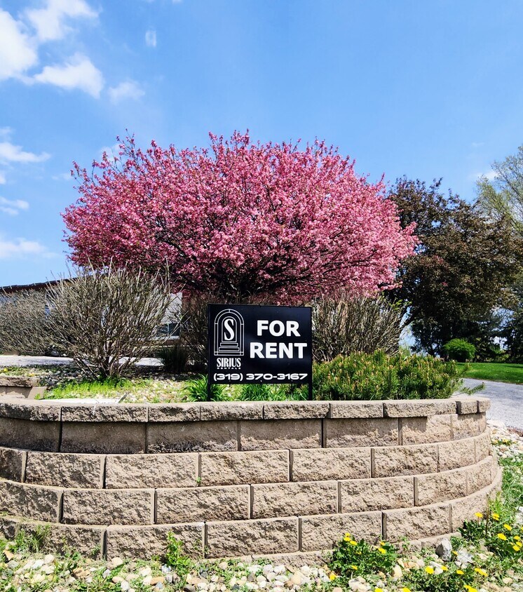 Building Photo - Woodridge Apartments- 1003