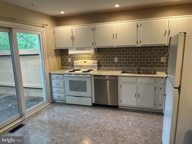 Building Photo - 168 Oakmont Ct