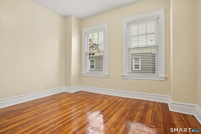 Foto del edificio - 128 Campbell Ave