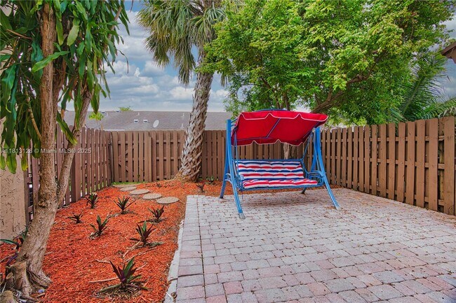 Foto del edificio - 8015 SW 21st Ct