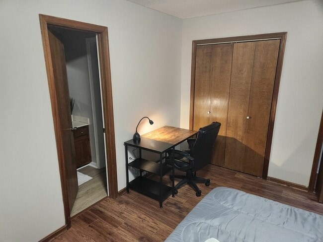 Foto del edificio - 208 Brambleton Ct