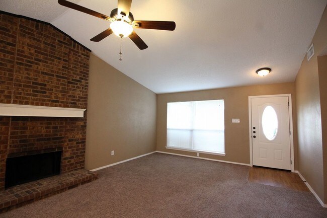 Foto del edificio - 1131 Willow Run Cir