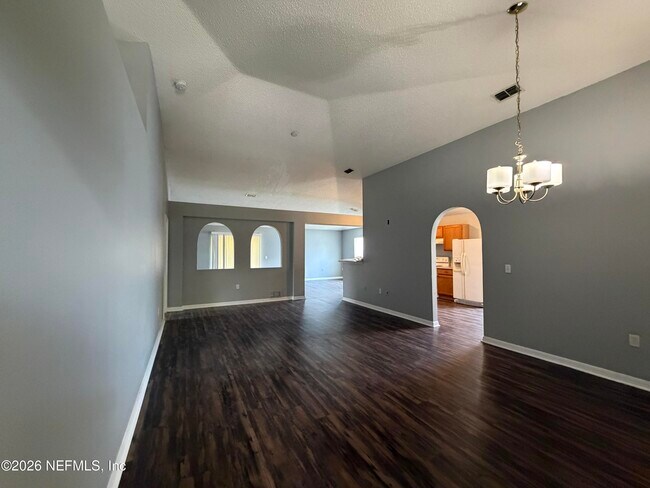 Foto del edificio - 7327 High Bluff Rd N