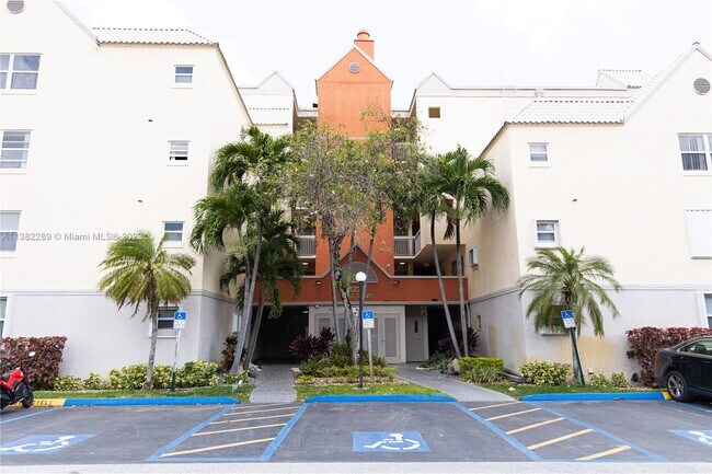Building Photo - 8225 Lake Dr