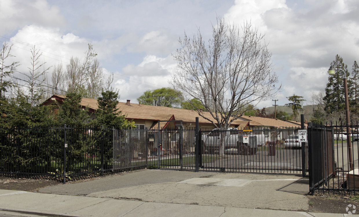 Primary Photo - Manon Cottage Apartments