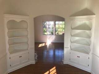 Foto del edificio - 132 S Roxbury Dr