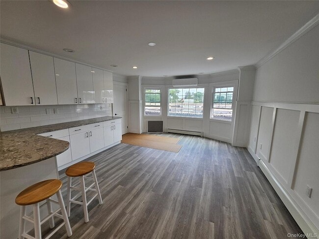 Foto del edificio - 357 Hicksville Rd