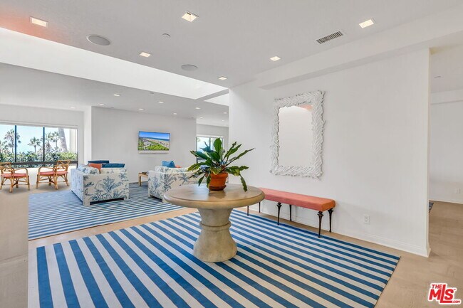 Foto del edificio - 110 Ocean Park Blvd