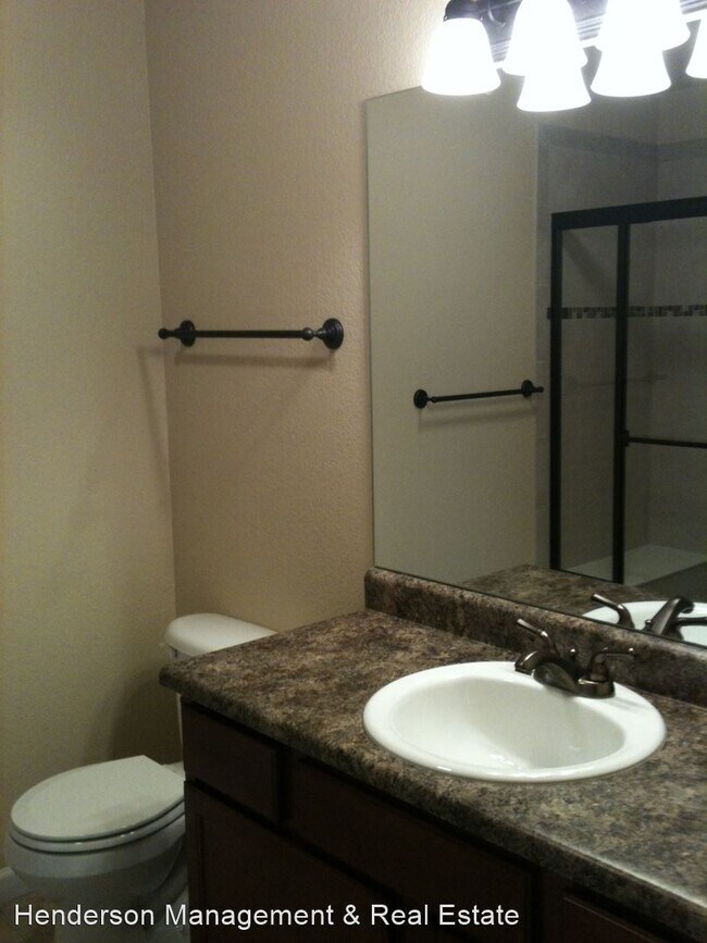 Building Photo - 2 br, 2 bath House - 4835 Hahns Peak Dr. #204