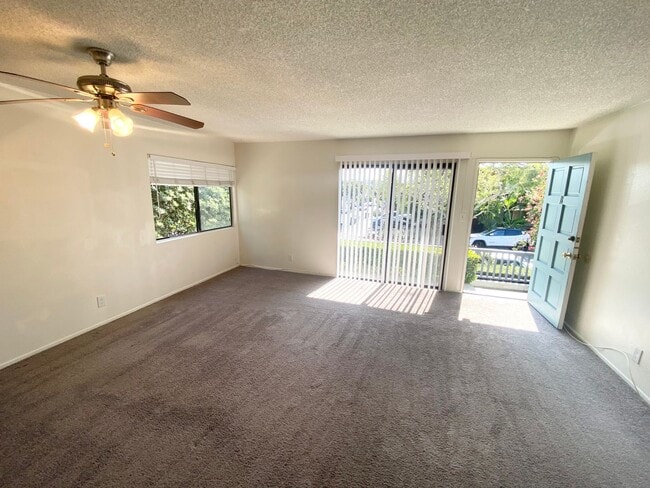 Building Photo - Large 1 Bedroom 1 Bath In the Lantern District of Dana Point!