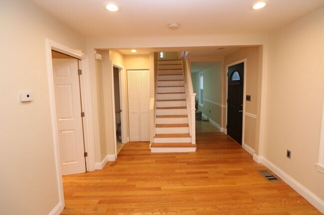 Building Photo - 254 Broadway