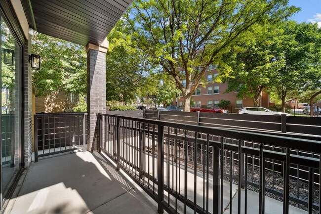 Building Photo - 2110 W Washington Blvd