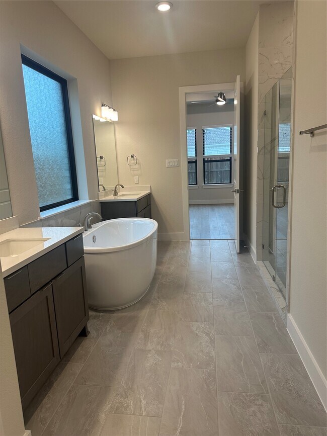 Foto del edificio - 7102 Carriage Lgt Dr