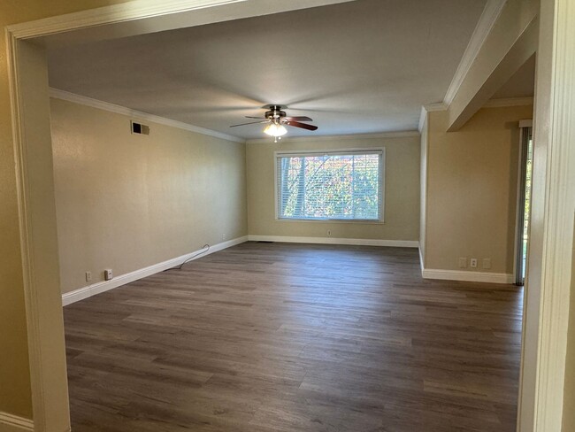 Foto del edificio - Three Bed, Two Bath Home in Stockton's Lin...