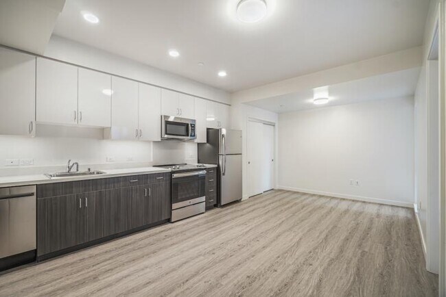 Building Photo - New Spacious Modern Studio with Large Patio
