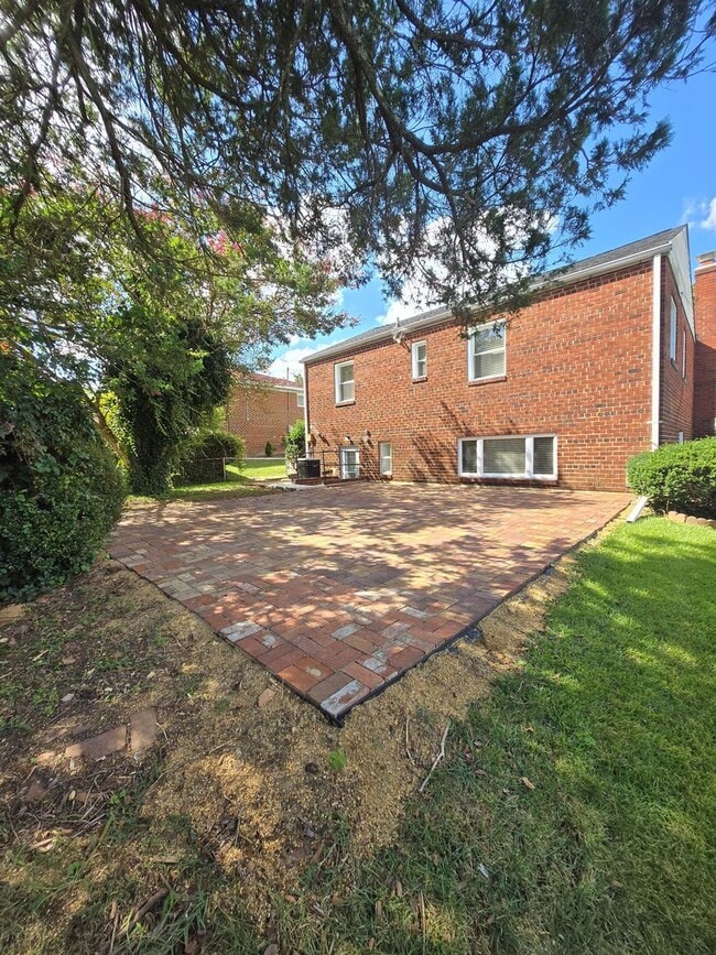 Building Photo - Beautiful Home in Suitland MD