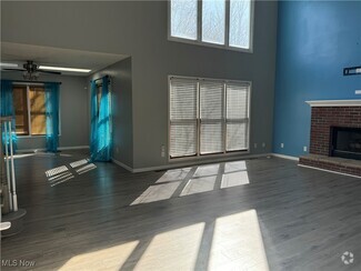 Building Photo - 242 Ravenshollow Dr