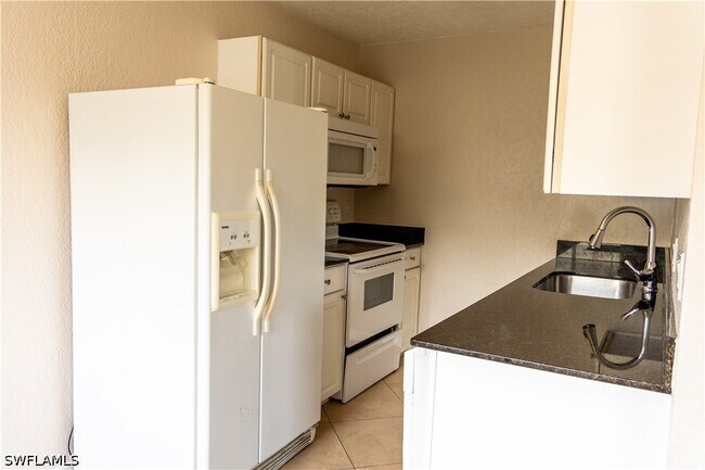 Foto del edificio - 4627 Bayshore Dr