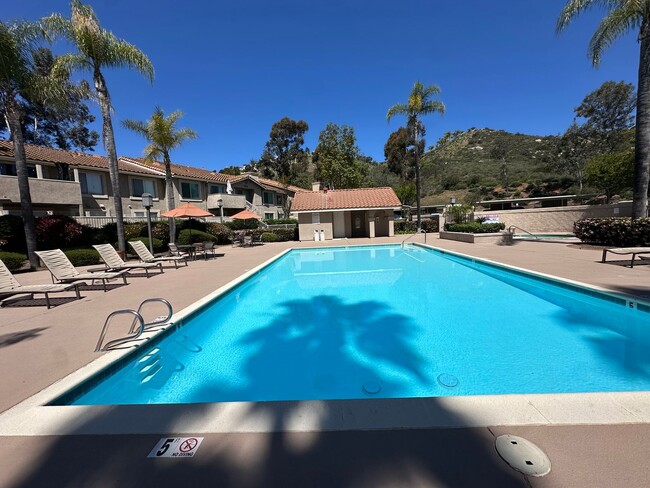 Foto del edificio - 3 bed 3 bath Condo for Rent in Rancho San ...