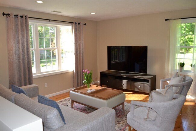 Foto del edificio - 63 Crestwood Dr