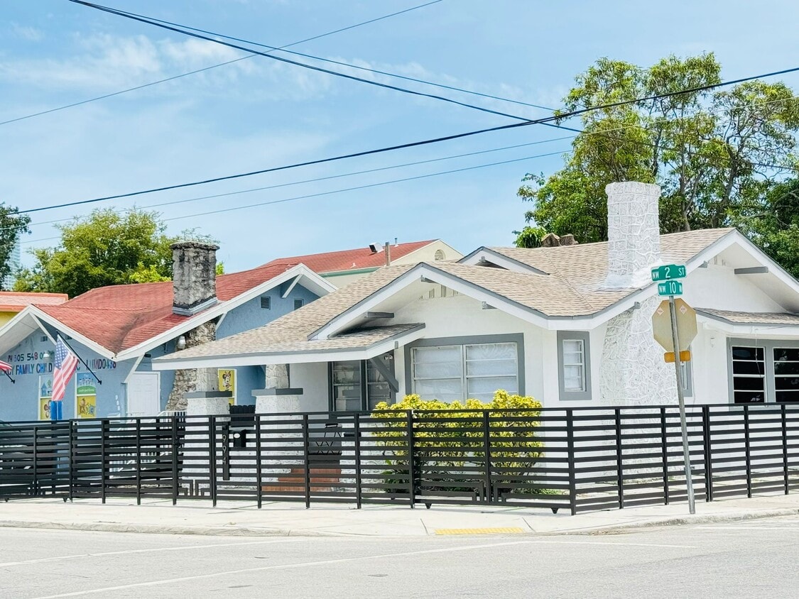 Photo - 994 NW 2nd St (Miami, FL)