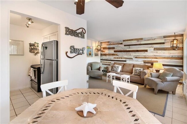 Building Photo - 3230 NE 13th St