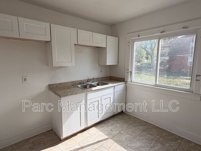 Building Photo - 16728 Woodingham Dr