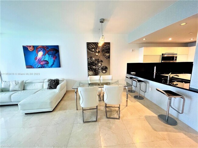 Foto del edificio - 1 br, 1.5 bath Condo - 17121 Collins Ave A...