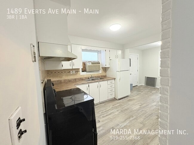 Building Photo - SPACIOUS 3BEDROOM/1BATH MAIN FLOOR UNIT + HYDRO & GAS