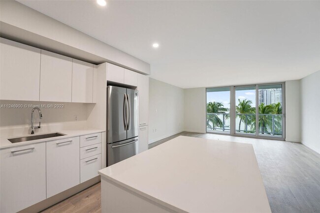 Foto del edificio - 1500 Bay Rd