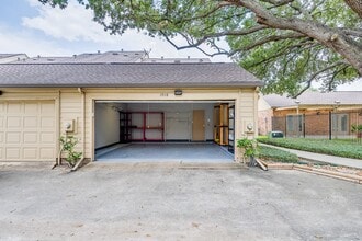 Building Photo - 1018 Memorial Village Dr