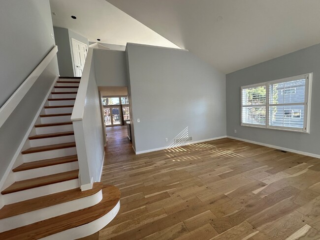 Building Photo - Beautiful Home in Hiwan!