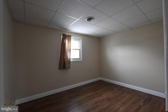 Building Photo - 52 Chestnut St