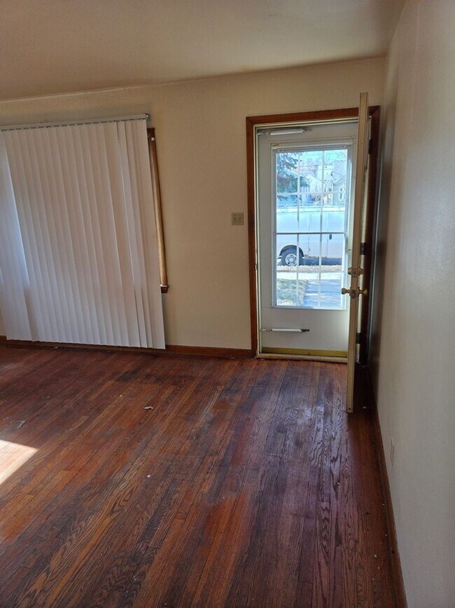 Foto del edificio - 3-Bedroom Single Family in a quiet neighborhood - Available March 15th!