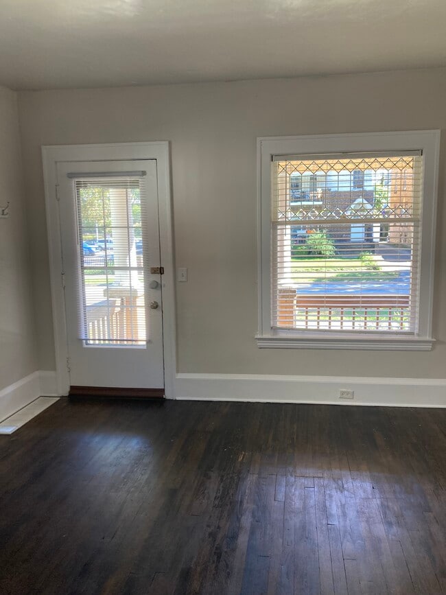 Foto del edificio - 1426 Lakeland Ave